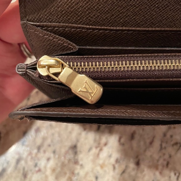 *SOLD* Louis Vuitton Sarah Wallet Damier Ebene - Picture 13 of 16